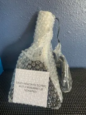 F3130921 Avon Avon-easy Reach- Heated Electric -auto -windshield Scraper -nib