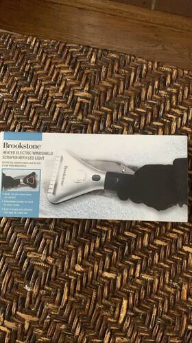 Brookstone 618173 Heated Windshield Scraper Led