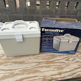 Executive 7070 Car Cooler Ice Chest Hot Cold Refrigerator Food Warmer Automobile