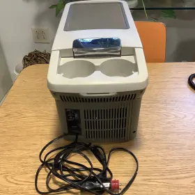 S1551 Sharper Image Hot Cool Vehicle Snack Box 12v