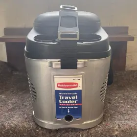 Vec212rb Vector Rubbermaid Thermo Electric 12v Travel Cooler And Warmer Plug