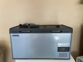 Rcw50 Wesonorous 12 Volt Car Refrigerator 52 Quart Dual Zone Refrigerator/freezer