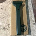 Avon Easy-reach Battery Powered Lighted Ice Scraper New. Price: $8.90.
