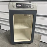 Roadpro 12-VOLT Snackmaster Deluxe Family Size Cooler/warmer Working Used. Price: $99.99.